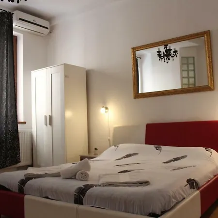 Studio In The Old Center Apartment